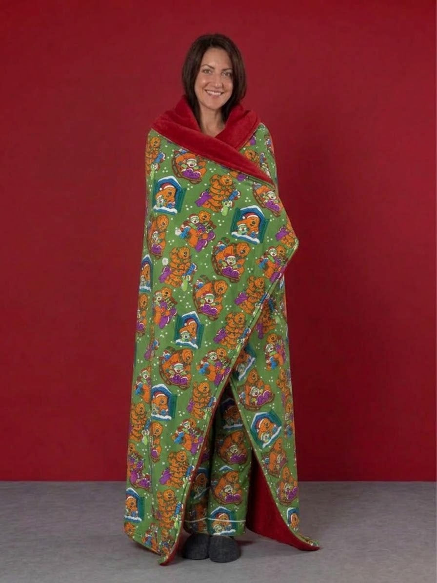 Friendmas Morning PLUSH Bamboo Blanket (Pre Order with expected delivery at the end of November 2026)